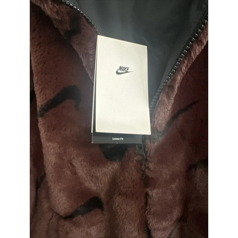 Nike Women Size Small Plush Printed Faux Fur Jacket‎ Burgundy Crush & Black